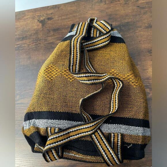 ⚜️ Saints Poncho Backpack ⚜️ - Handbag NWOT - Picture 3 of 5